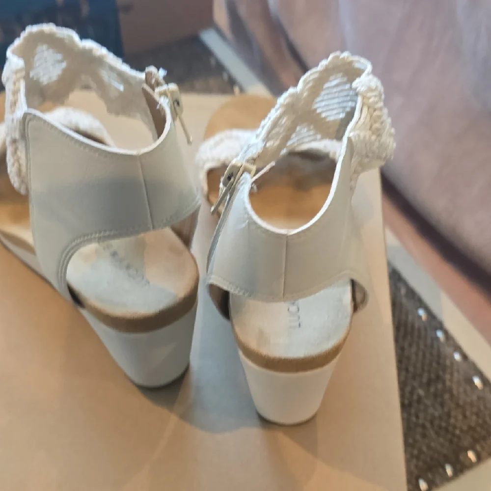 Lucky Brand Women's Tan and Cream Wedges - Picture 6 of 9